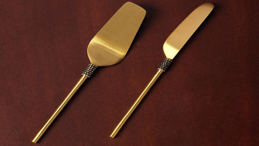 The Guide to Cutting and Serving Cakes via Servers!