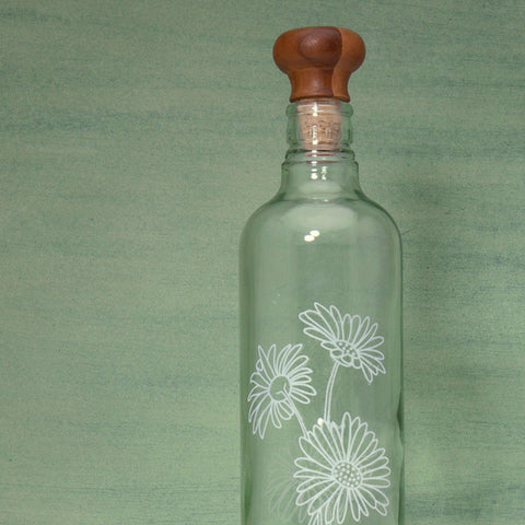 daisy glass water bottle with wooden stopper - ellementry
