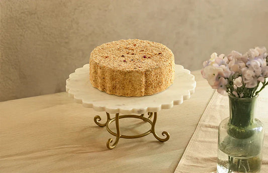 How to Choose the Right Cake Stand for Your Cake (Height, Base & Stability Explained)