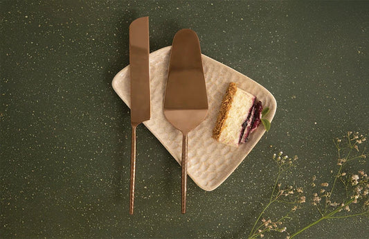 Christmas Hosting Essentials: Why Every Home Needs a Premium Cake Server