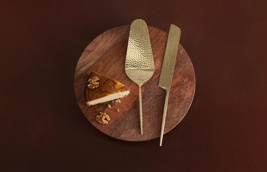 What Makes a Hammered Cake Server Unique? Design, Texture & Craftsmanship Explained