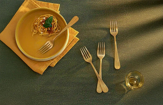 Small Touches, Grand Impressions: The Art of a Thoughtful Tablescape