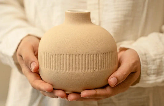 How to Use a Ceramic Vase as a Centrepiece for Dining Tables and Coffee Tables