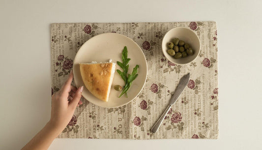 How linen tablecloth adds grandeur to your foodplace