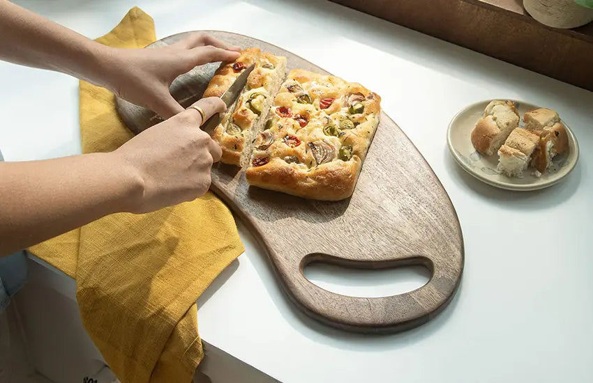8 Kinds of Popular Platters to Serve on a Bread Board