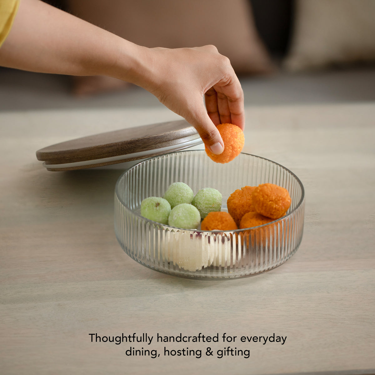 Meissa glass roti box with wooden lid