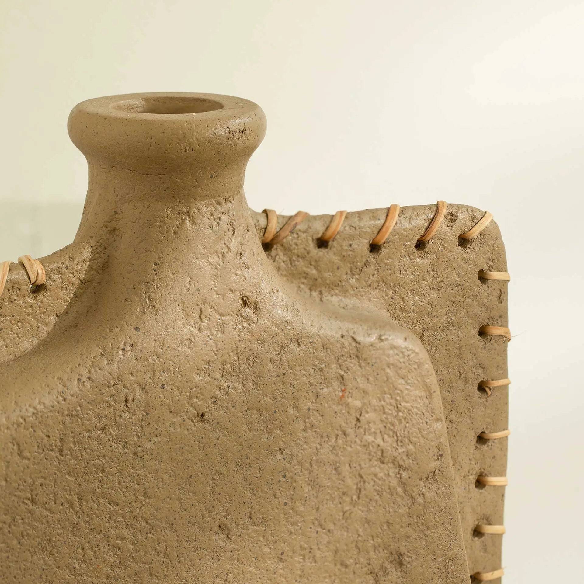 Niraan Ecomix Vase With Cane Short