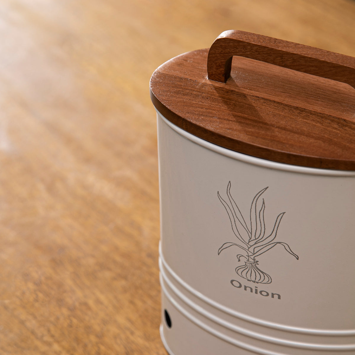 Canny Onion Storage Barrel With Wooden Lid