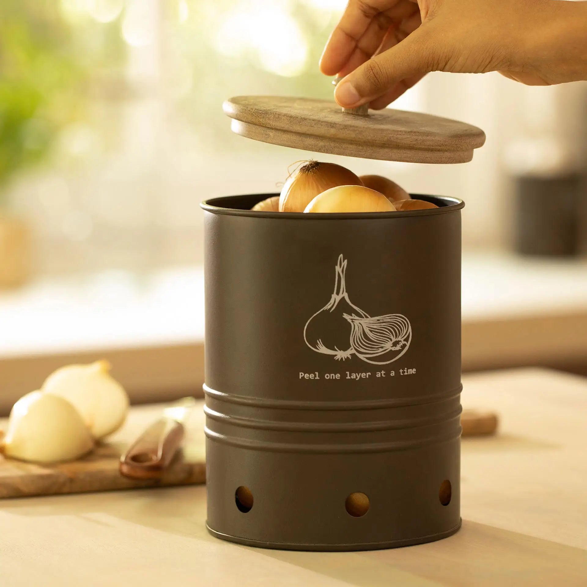 Charcoal Brown Onion Storage Bin with Wooden Lid