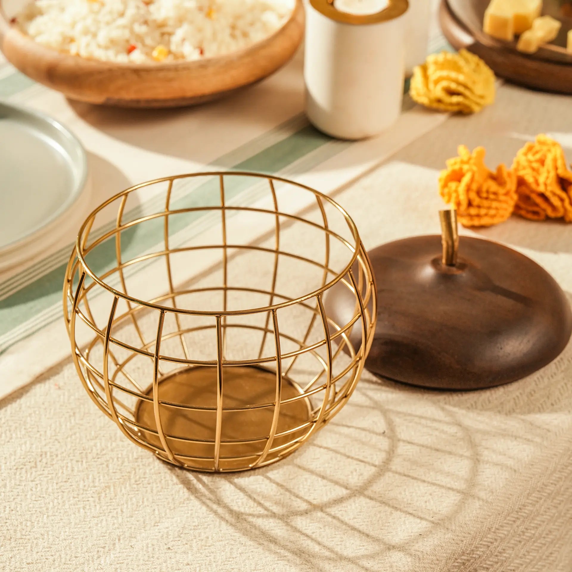 Pear Metal Basket with Wooden Lid