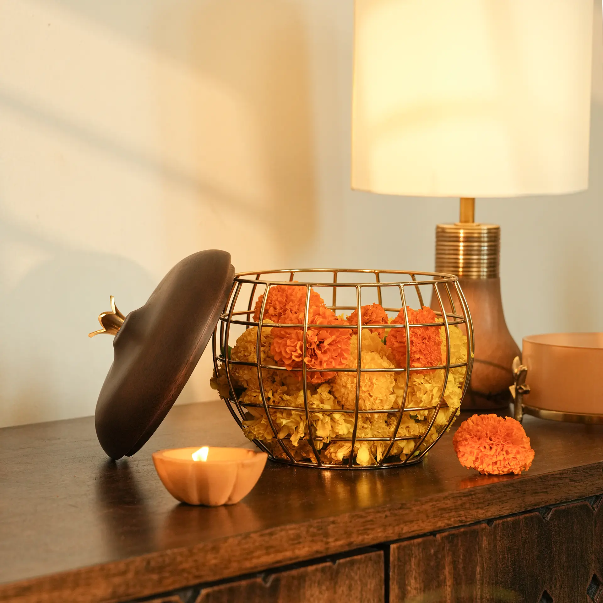 Anaar Metal Basket with Wooden Lid
