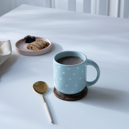 Blue polka dots ceramic mug with wooden lid