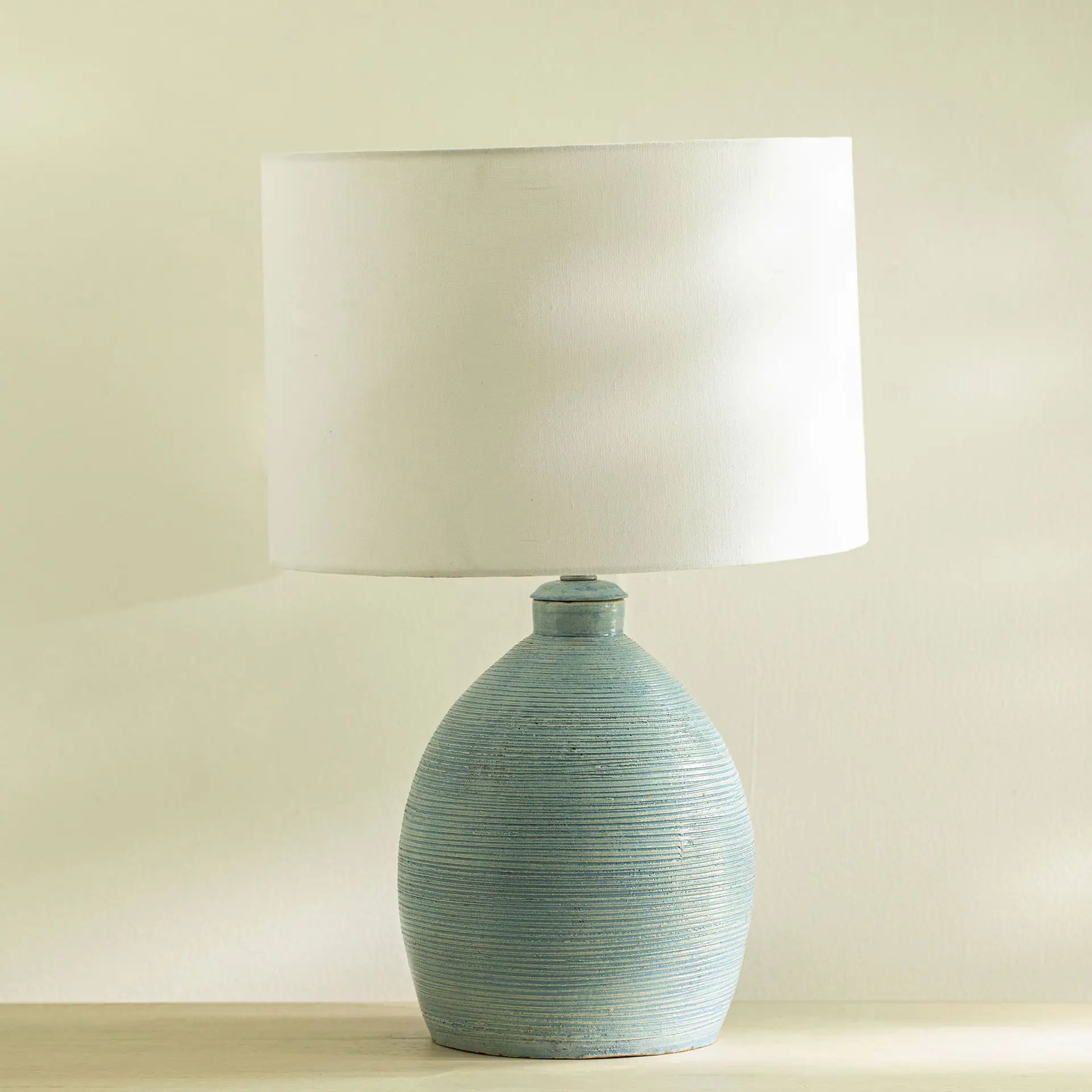 Vara Terracotta Ribbed Lamp With Shade - White