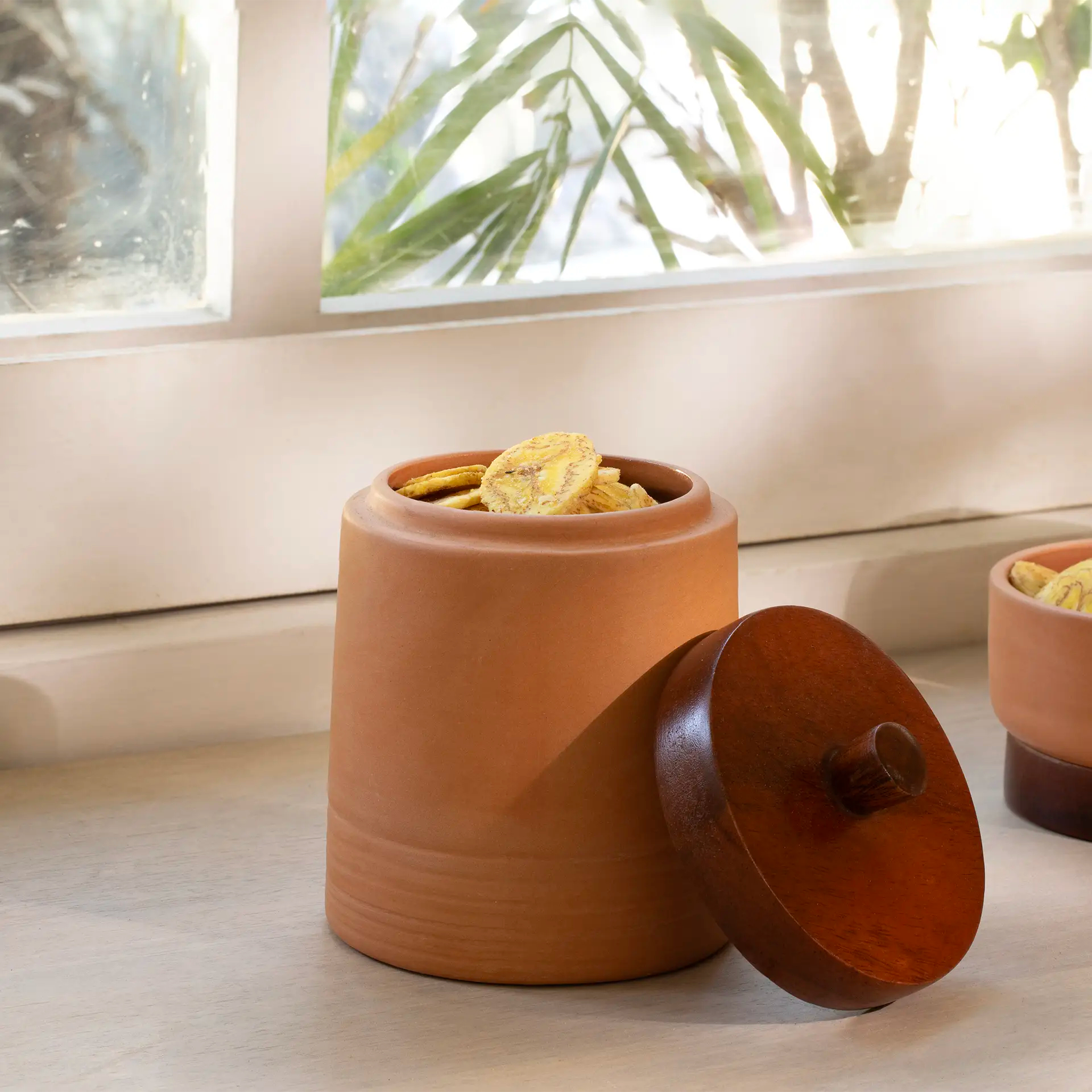 terracotta jar with wooden lid- large