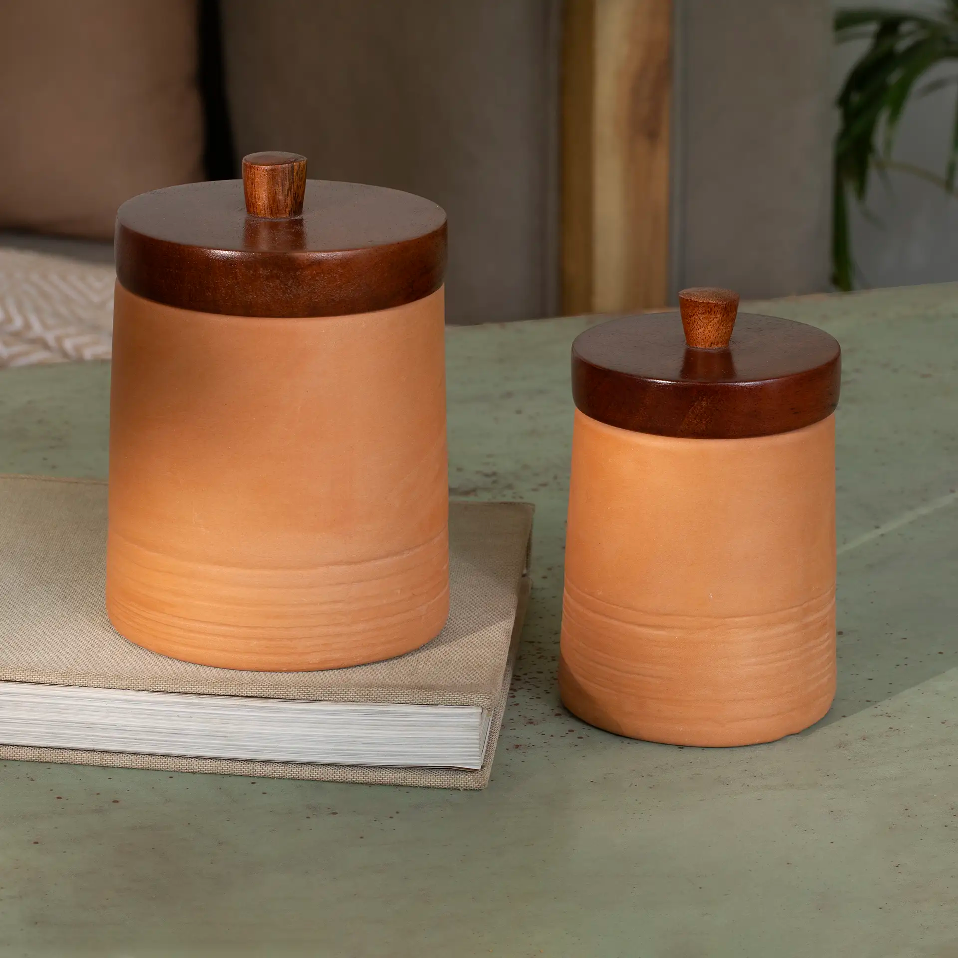 terracotta jar with wooden lid- large