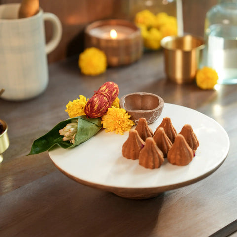 caramel enamelled wood cake stand