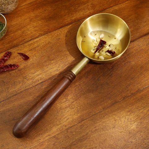 Arra brass tadka pan with wooden handle - ellementry