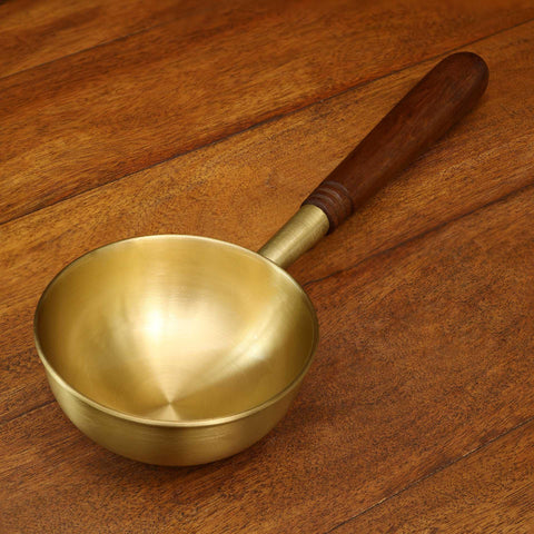 Arra brass tadka pan with wooden handle - ellementry
