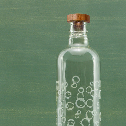 bubbles glass water bottle with wooden stopper - ellementry