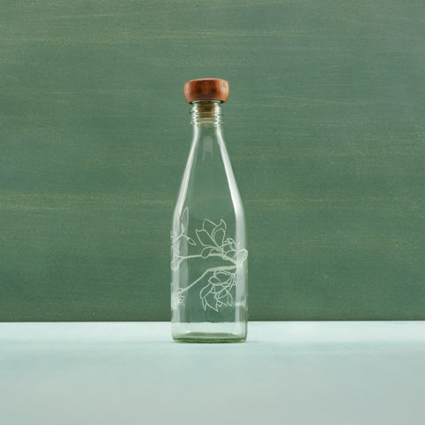 magnolia glass water bottle with wooden stopper - ellementry