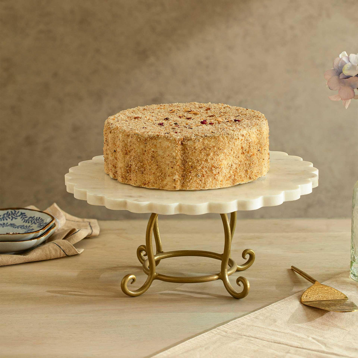 Crescent Cake Stand with Metal Legs - ellementry