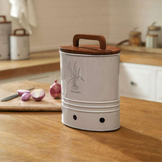Canny onion storage barrel with wooden lid - ellementry