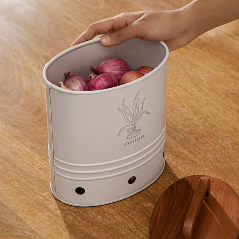 Canny onion storage barrel with wooden lid - ellementry