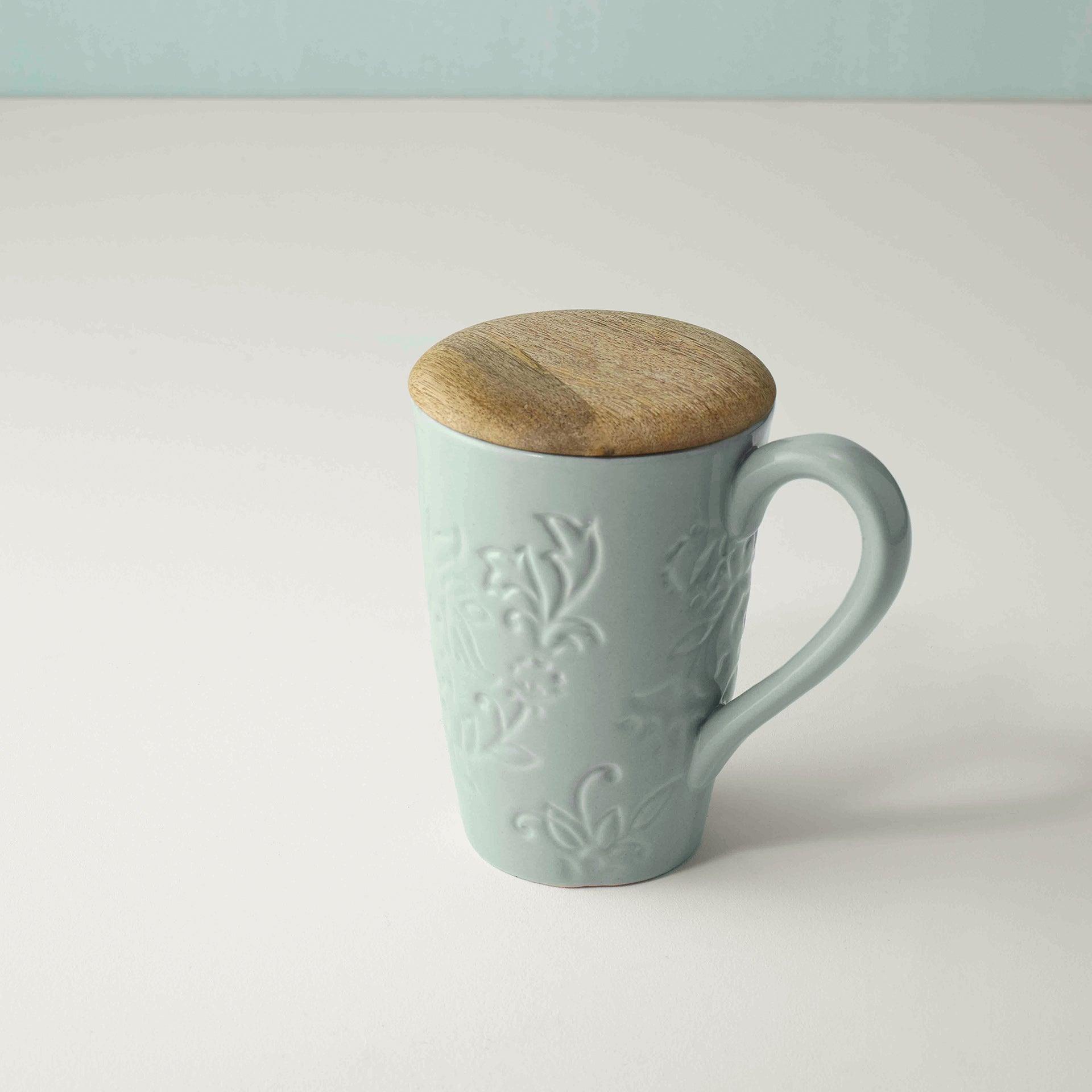 Upper crust mug with wooden lid