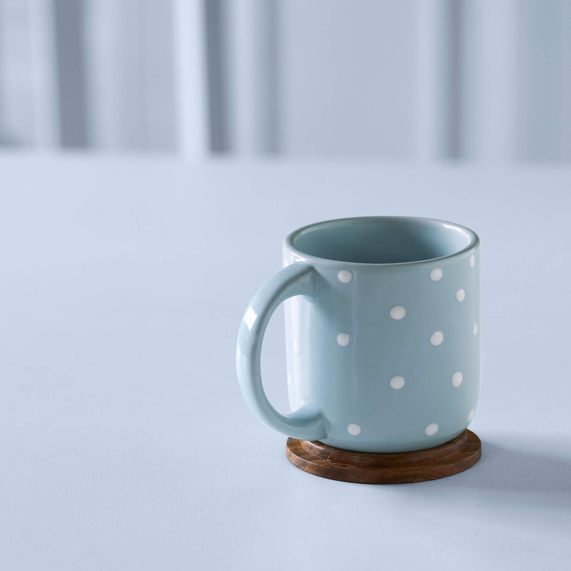 ceramic mug polka dots w/wdn lid blue