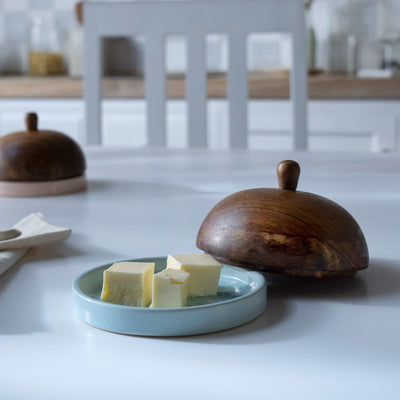 ceramic butter dish polka dots w/wdn lid blue - ellementry