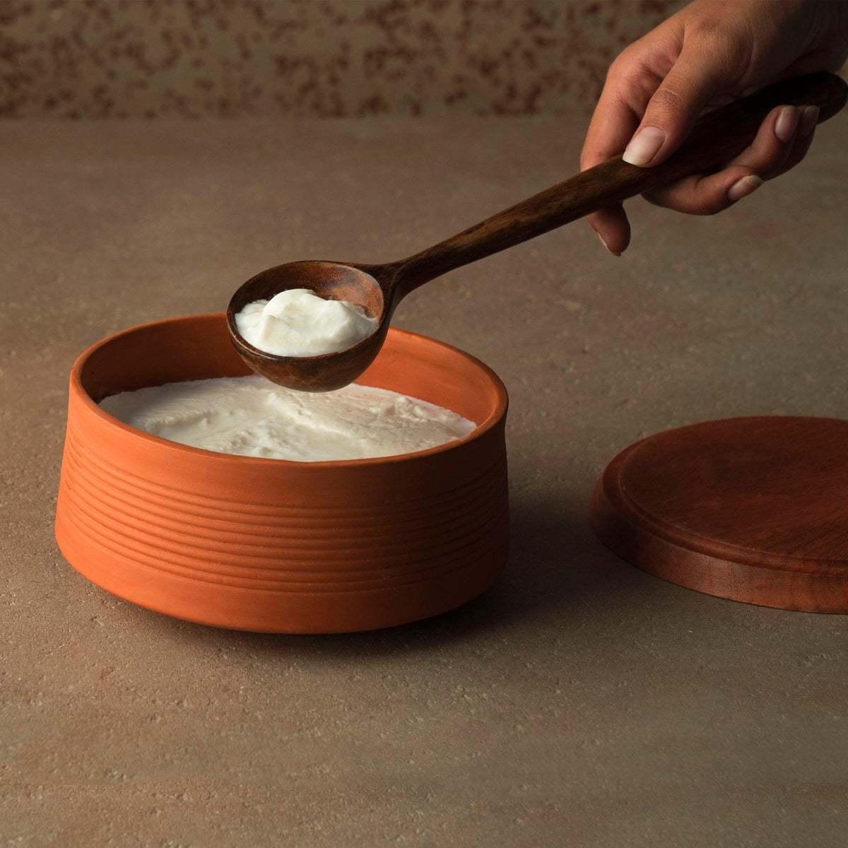 terracotta curd setter with wooden lid- natural - ellementry