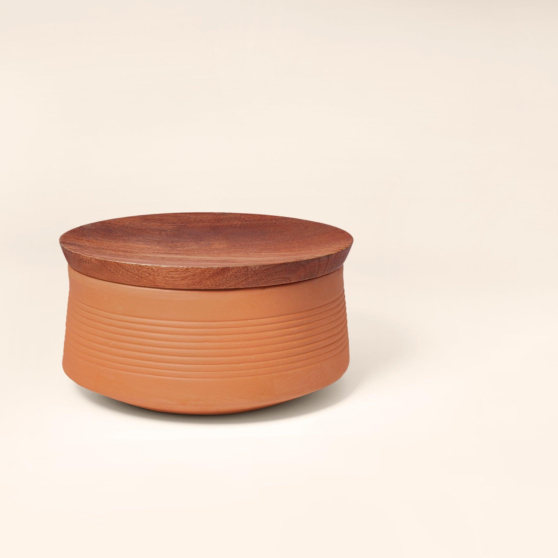 terracotta curd setter with wooden lid- natural