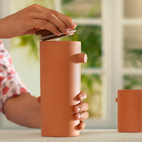 Knurl Terracotta Carafe with Wooden Lid - ellementry