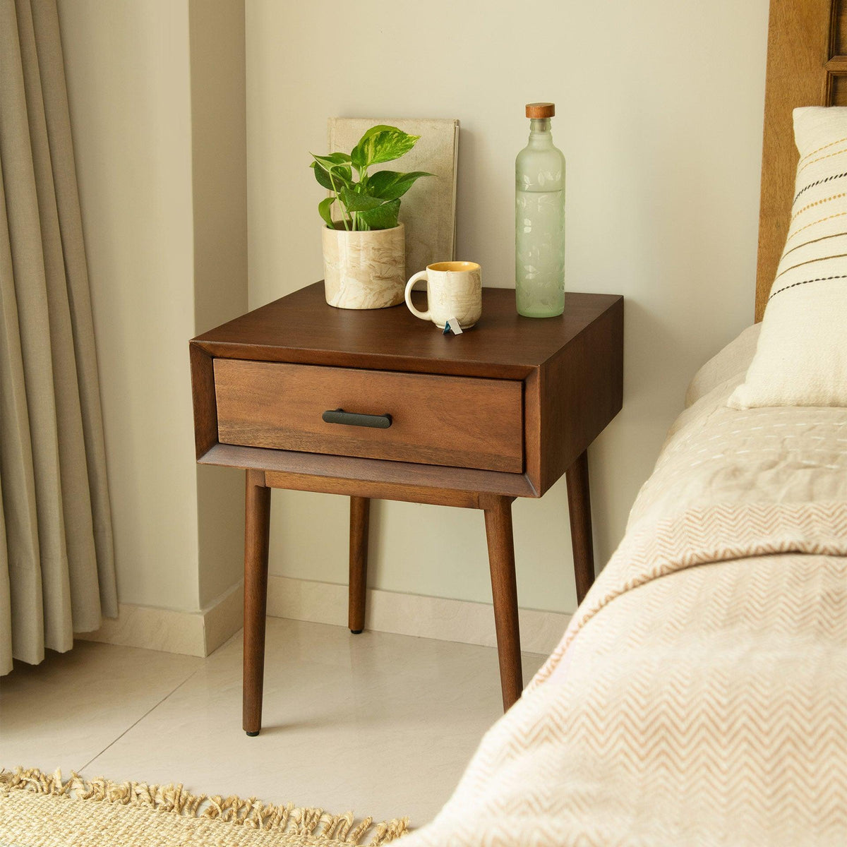 Old World ready-to-assemble bedside drawer - ellementry